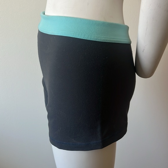 Lululemon women’s Short - Picture 4 of 7